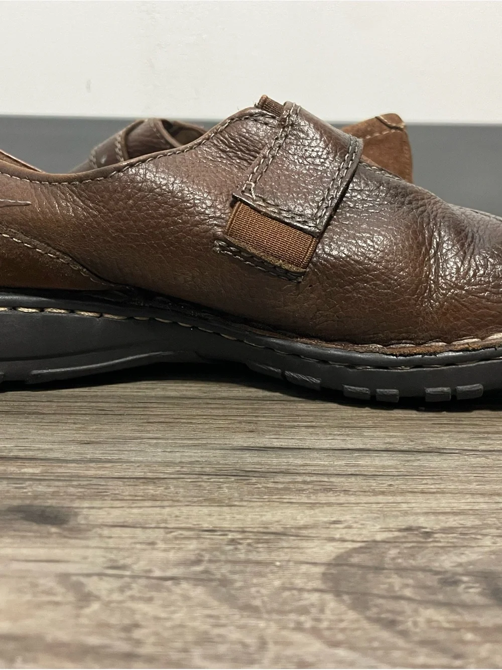 Women Earth origins Casual Brown Slip-On Leather Shoe Button Accent size 8/5